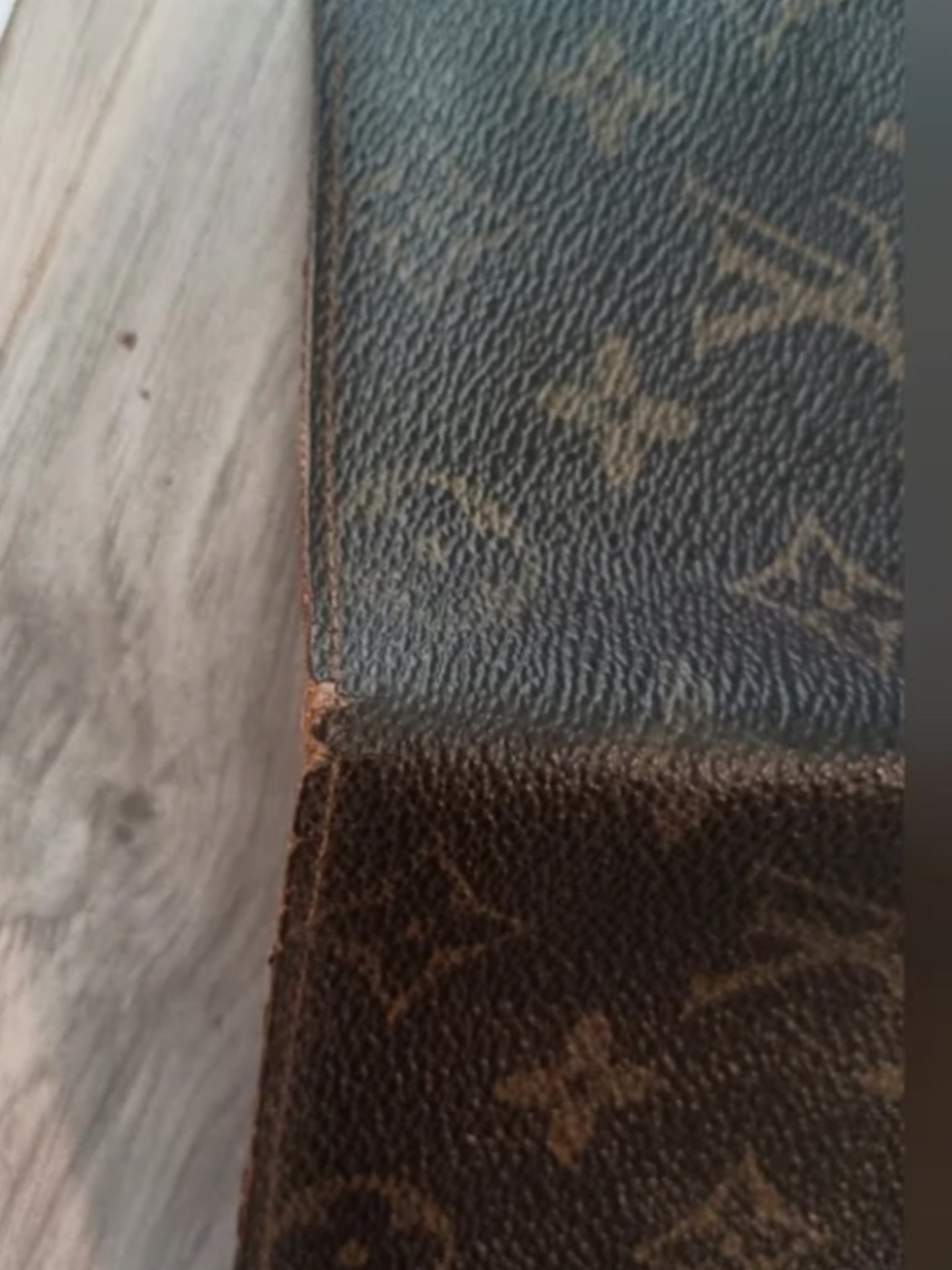 Louis Vuitton Men’s Bifold Wallet Monogram Canvas/ Multiple Card Holders - Picture 10 of 12